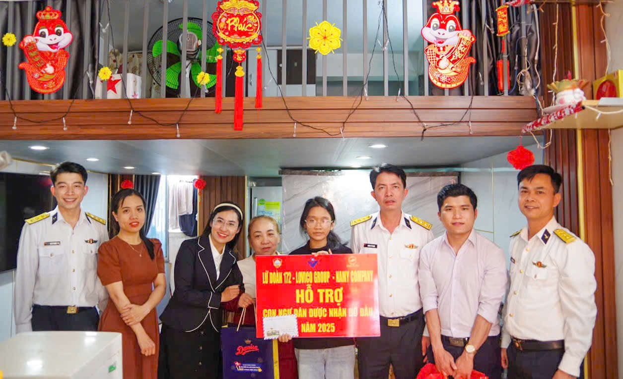 Thăm, tặng quà Tết cho con ngư dân nhận đỡ đầu Thăm, tặng quà Tết cho con ngư dân nhận đỡ đầu