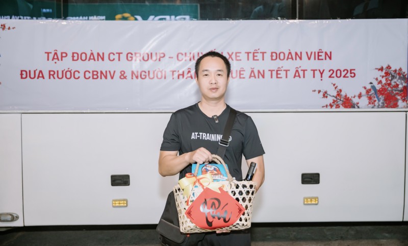 Anh Quốc Vương hồ hởi chia sẻ niềm vui khi lần đầu về quê bằng Chuyến xe đoàn viên Anh Quốc Vương hồ hởi chia sẻ niềm vui khi lần đầu về quê bằng Chuyến xe đoàn viên