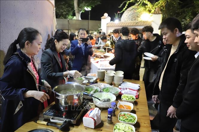 Giới thiệu không khí Tết Việt Nam đến bạn bè quốc tế Mang Tết Việt đến bạn bè quốc tế