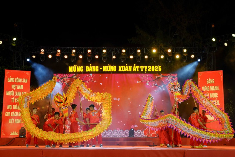 Chương trình nghệ thuật “Mừng Đảng, mừng Xuân” diễn ra tại nhiều địa phương Chương trình nghệ thuật “Mừng Đảng, mừng Xuân” diễn ra tại nhiều địa phương