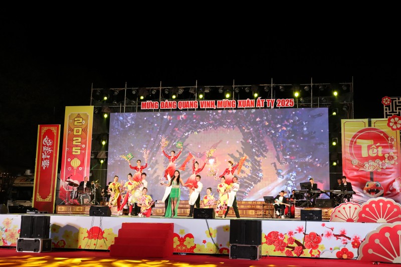 Chương trình nghệ thuật “Mừng Đảng, mừng Xuân” diễn ra tại nhiều địa phương Chương trình nghệ thuật “Mừng Đảng, mừng Xuân” diễn ra tại nhiều địa phương