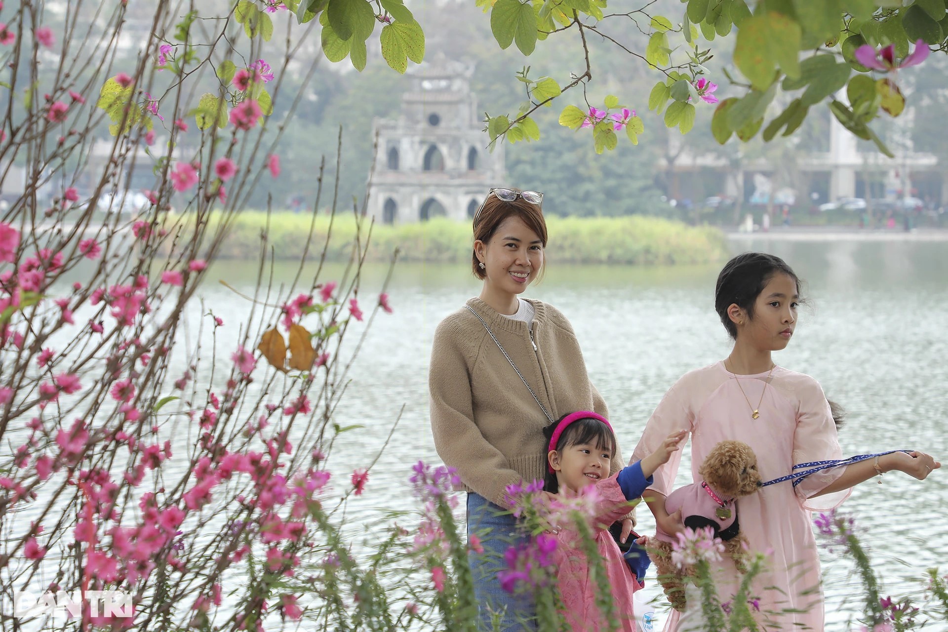 Thời tiết hôm nay (1/2): Miền Bắc nắng nhẹ, chuẩn bị đón đợt không khí lạnh mới Thời tiết hôm nay (1/2): Miền Bắc nắng nhẹ, chuẩn bị đón đợt không khí lạnh mới