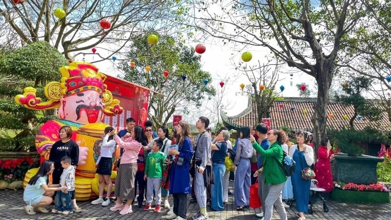 Người dân trên mọi miền đất nước vui Tết, du Xuân Người dân trên mọi miền đất nước vui Tết, du Xuân