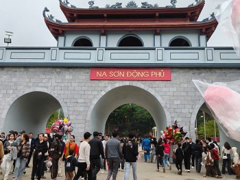 Hàng vạn người dân và du khách trẩy hội Na Sơn Động Phủ (Thanh Hóa)