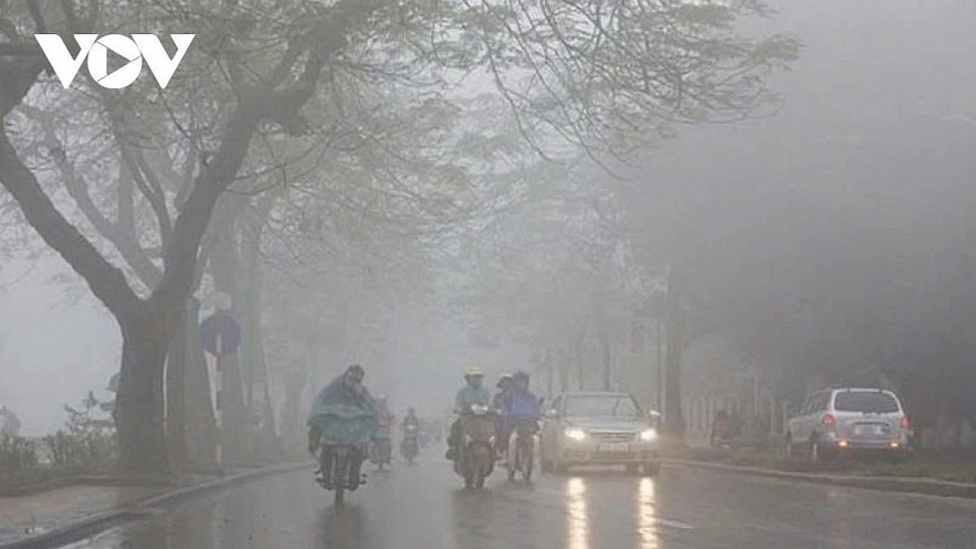 A new cold air mass is hitting Northern Vietnam, sending temperatures falling to 11-14°C in the lowlands and 8-10°C in the highlands. A new cold air mass is hitting Northern Vietnam, sending temperatures falling to 11-14°C in the lowlands and 8-10°C in the highlands.