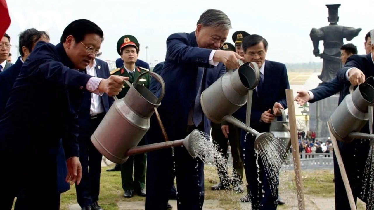 Party General Secretary To Lam and other Party and State leaders water a newly planted tree at the launching ceremony in Ninh Binh on January 31