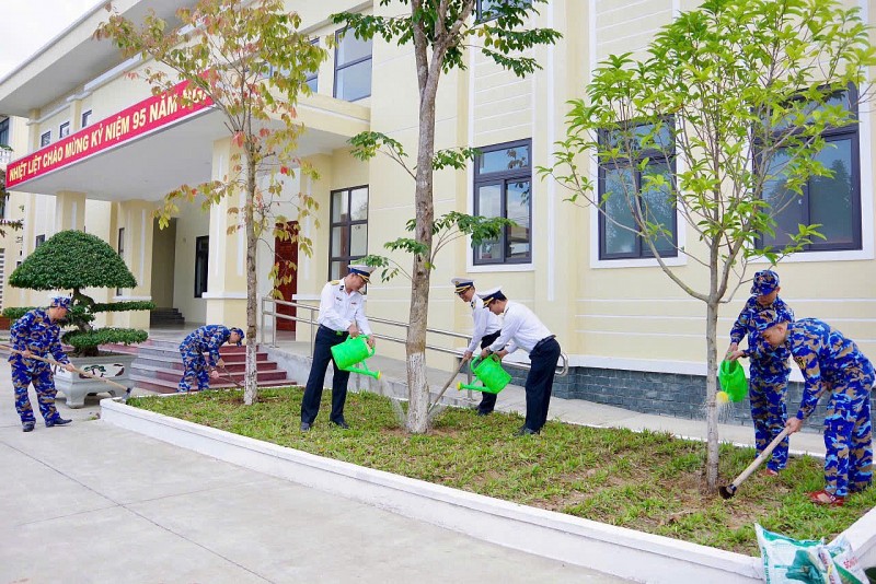 Cán bộ chiến sĩ Hải quân góp sức trồng 1 tỷ cây xanh, vì một Việt Nam xanh Cán bộ chiến sĩ Hải quân góp sức trồng 1 tỷ cây xanh, vì một Việt Nam xanh