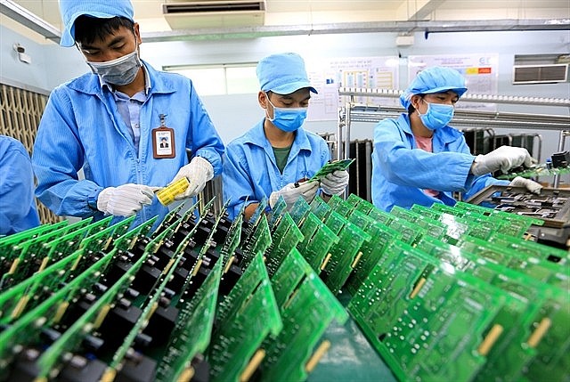 Electronic components are manufactured at the Central Power Electronic Measurement Equipment Manufacturing Center in Đà Nẵng City. Photo: VNS Electronic components are manufactured at the Central Power Electronic Measurement Equipment Manufacturing Center in Đà Nẵng City. Photo: VNS