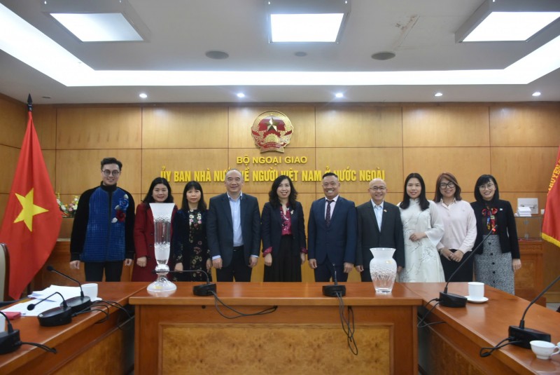 Biểu dương những thành tích của cộng đồng người Việt tại Séc Biểu dương những thành tích của cộng đồng người Việt tại Séc