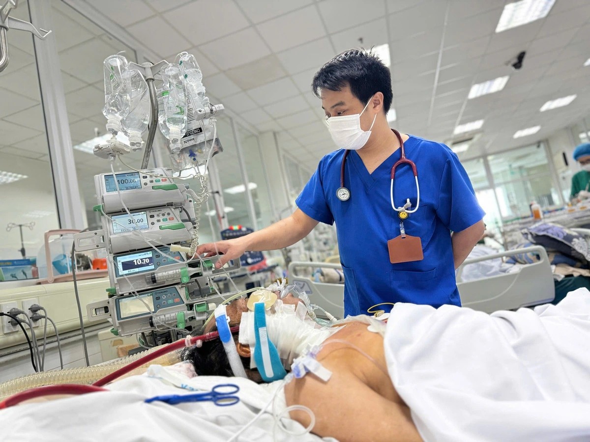 Bệnh nhân mắc cúm mùa chuyển nặng đang điều trị tại Bệnh viện Bệnh nhiệt đới trung ương - Ảnh: BVCC Bệnh nhân mắc cúm mùa chuyển nặng đang điều trị tại Bệnh viện Bệnh nhiệt đới trung ương - Ảnh: BVCC