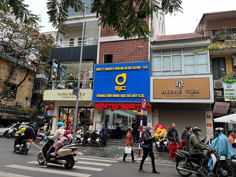 Nơi đông nghịt, nơi vắng vẻ người mua vàng ngày vía Thần Tài Nơi đông nghịt, nơi vắng vẻ người mua vàng ngày vía Thần Tài