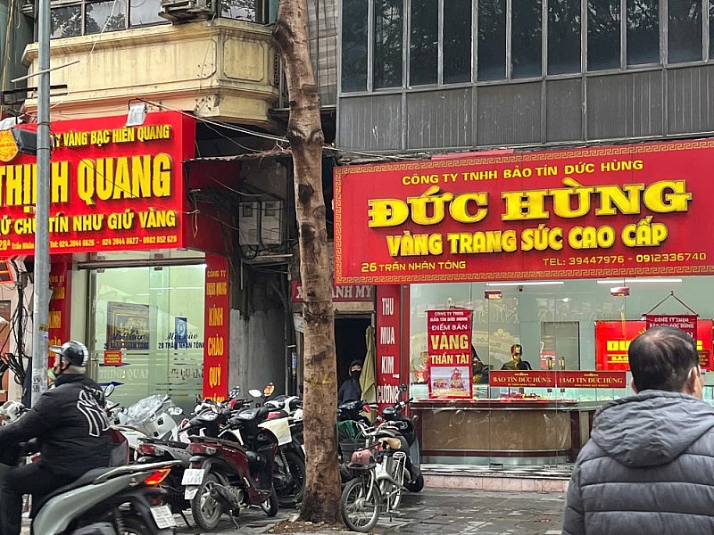 Nơi đông nghịt, nơi vắng vẻ người mua vàng ngày vía Thần Tài Nơi đông nghịt, nơi vắng vẻ người mua vàng ngày vía Thần Tài