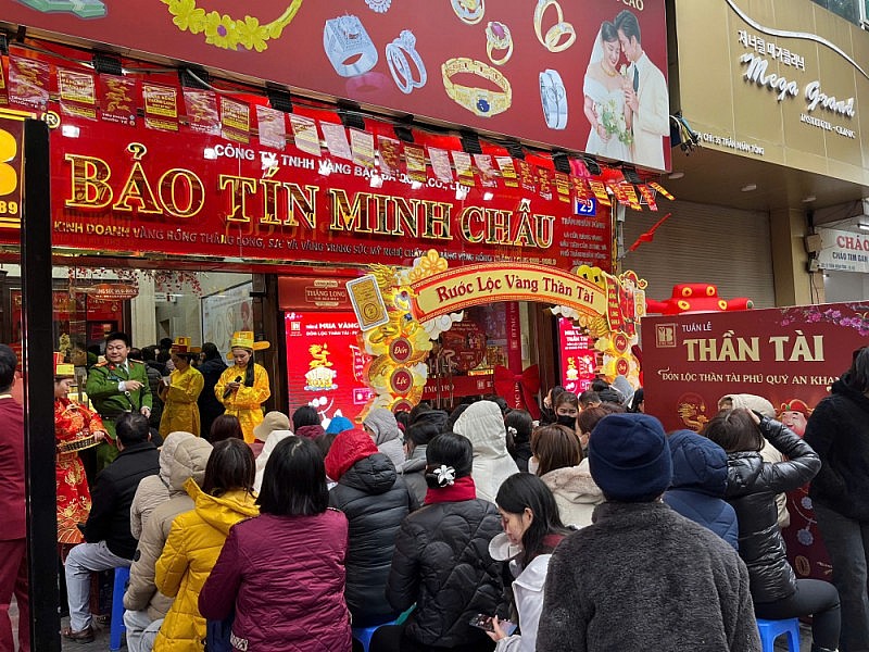 Nơi đông nghịt, nơi vắng vẻ người mua vàng ngày vía Thần Tài Nơi đông nghịt, nơi vắng vẻ người mua vàng ngày vía Thần Tài