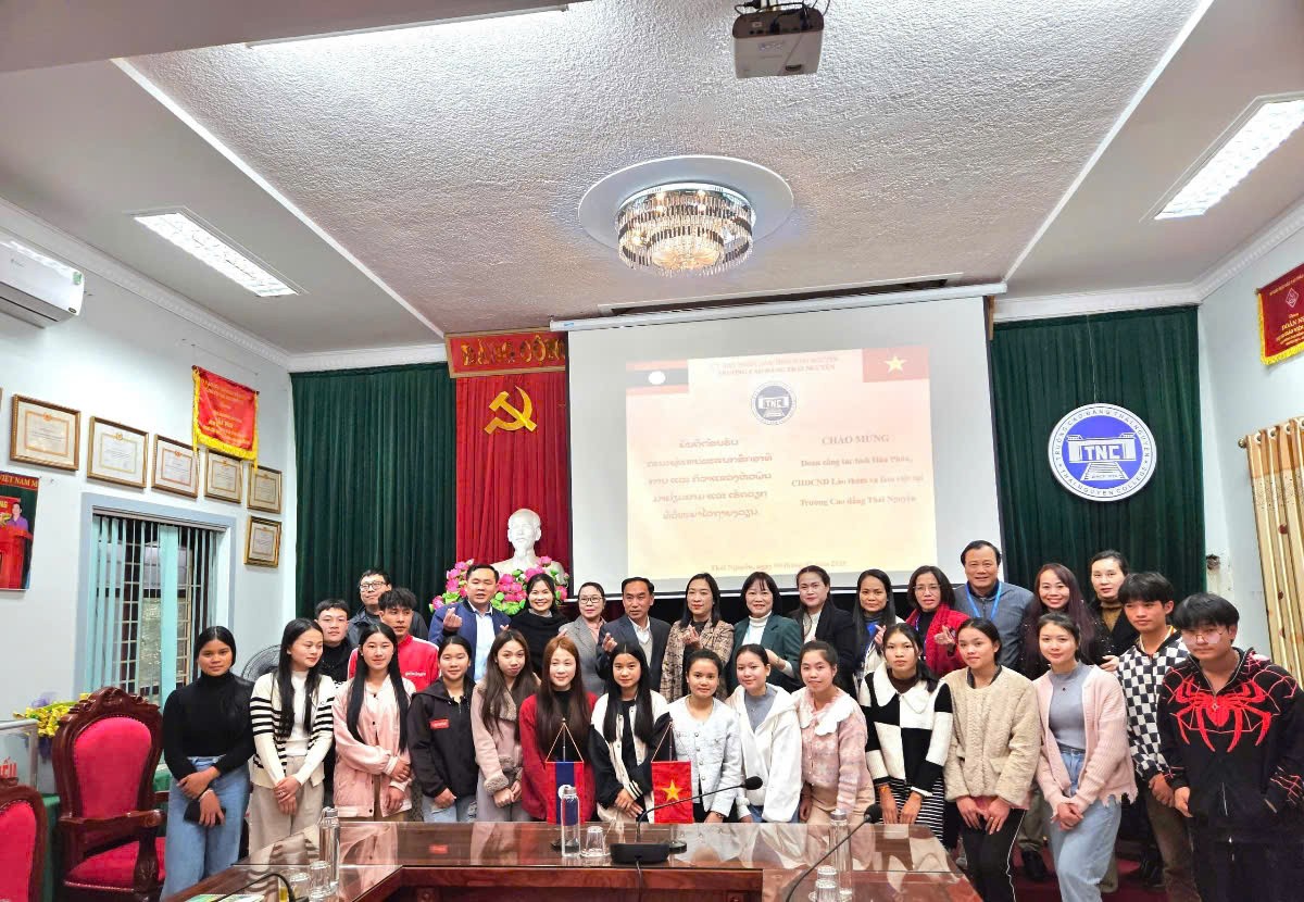 Quảng Ngãi, Thái Nguyên đón lưu học sinh Lào nhập học