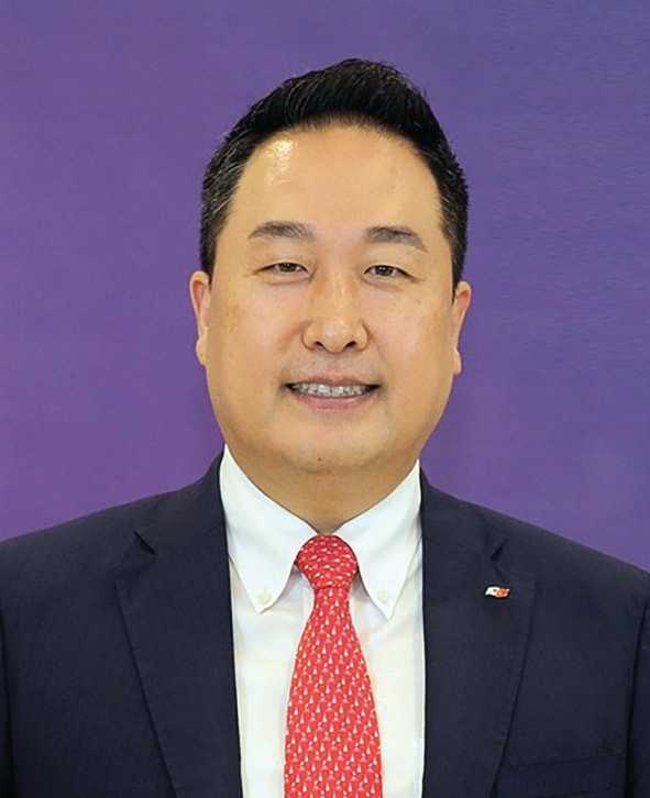 Ông Hong Sun, Chủ tịch danh dự Hiệp hội Doanh nghiệp Hàn Quốc tại Việt Nam (KOCHAM). Ông Hong Sun, Chủ tịch danh dự Hiệp hội Doanh nghiệp Hàn Quốc tại Việt Nam (KOCHAM).