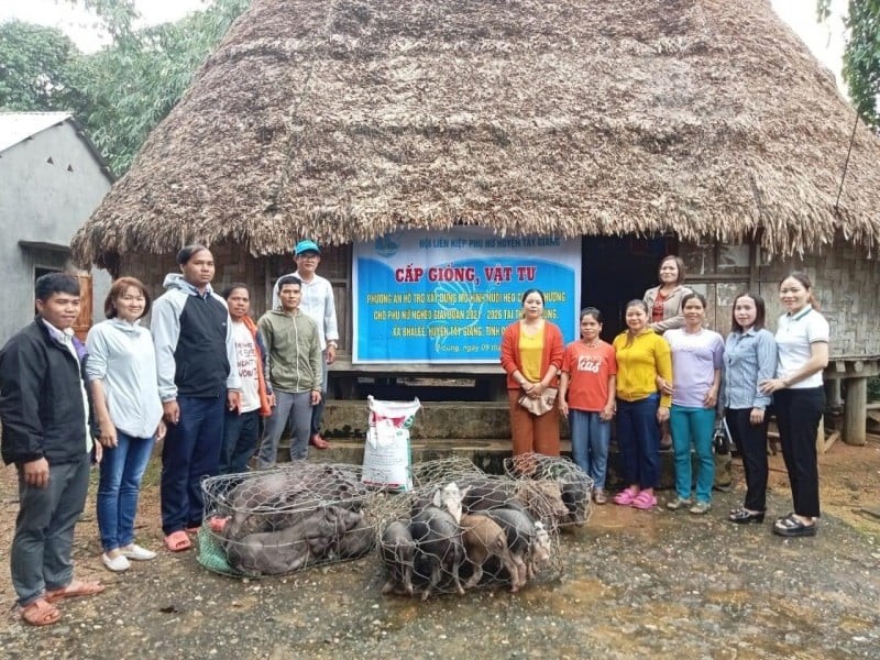 Ethnic minority women in border areas benefit from the Over 1,500 Billion VND Allocated for National Target Programs in Quang Nam