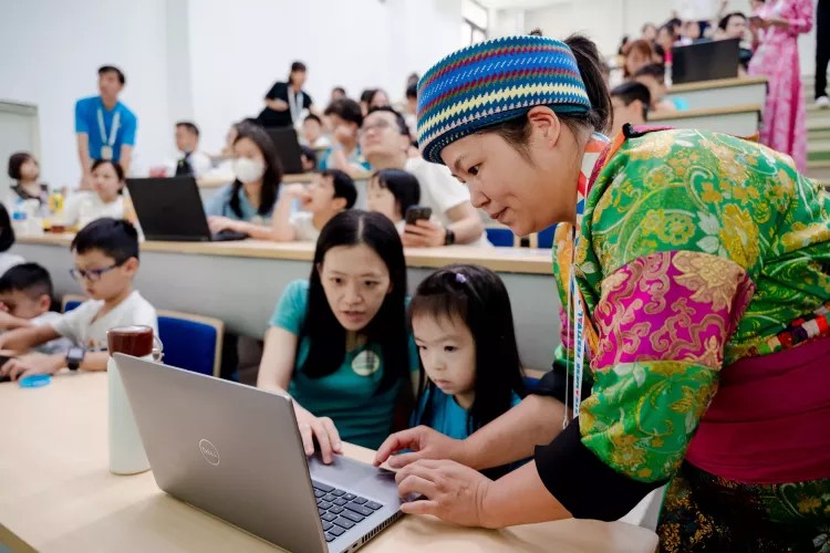 Bộ quy tắc sẽ góp phần điều chỉnh hành vi ứng xử của mọi người, từ đó, kiến tạo môi trường mạng tích cực và lành mạnh cho trẻ em Bộ quy tắc sẽ góp phần điều chỉnh hành vi ứng xử của mọi người, từ đó, kiến tạo môi trường mạng tích cực và lành mạnh cho trẻ em