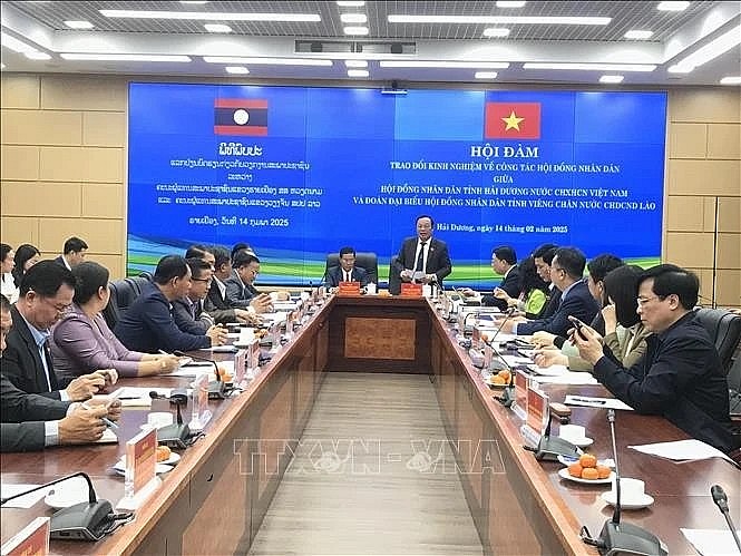 At the meeting between the People's Councils of Hai Duong and Vientiane provinces. (Photo: VNA) At the meeting between the People's Councils of Hai Duong and Vientiane provinces. (Photo: VNA)