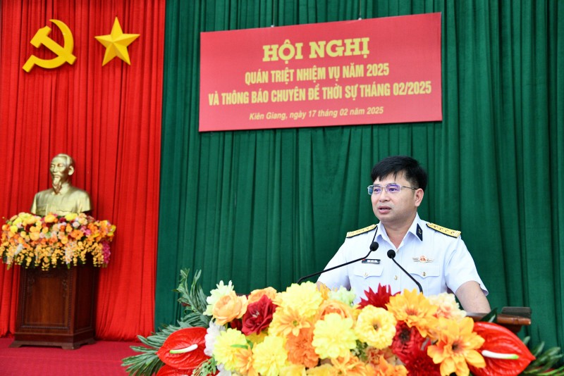 Đại tá Trịnh Xuân Tùng phát biểu. Đại tá Trịnh Xuân Tùng phát biểu.