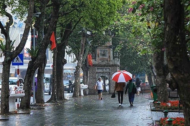 A corner of Hoàn Kiếm Lake in Hanoi in foggy weather. Photo: VNS A corner of Hoàn Kiếm Lake in Hanoi in foggy weather. Photo: VNS