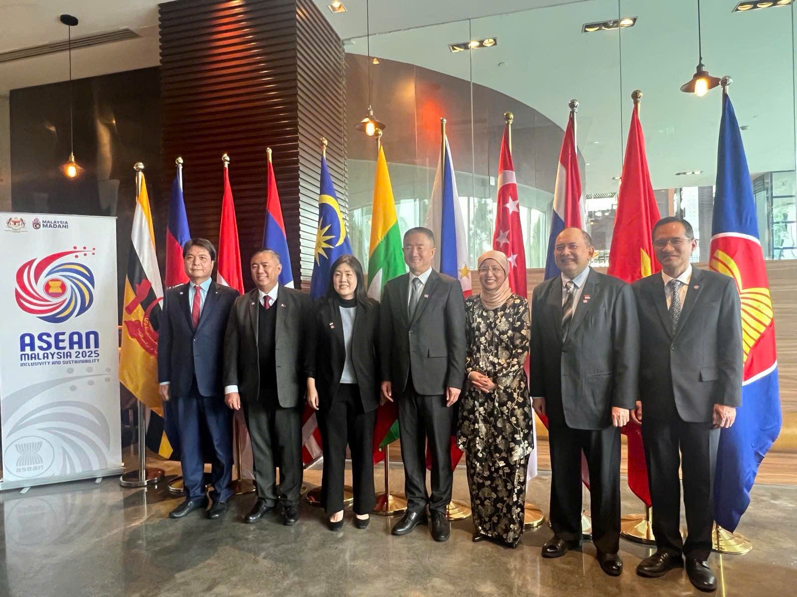 Đoàn kết là động lực then chốt để ASEAN vượt qua các thách thức trong giai đoạn phát triển mới Đoàn kết là động lực then chốt để ASEAN vượt qua các thách thức trong giai đoạn phát triển mới