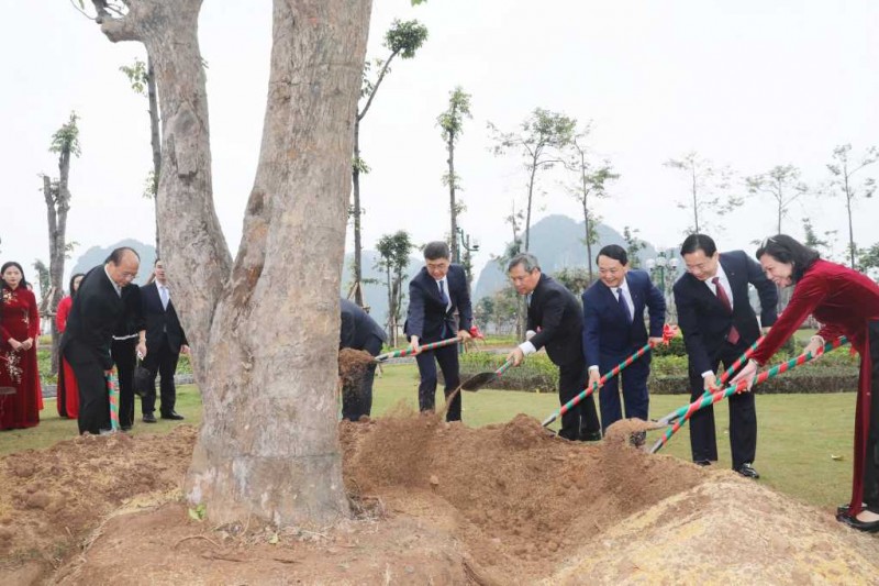 Trồng cây hữu nghị Việt Nam - Trung Quốc