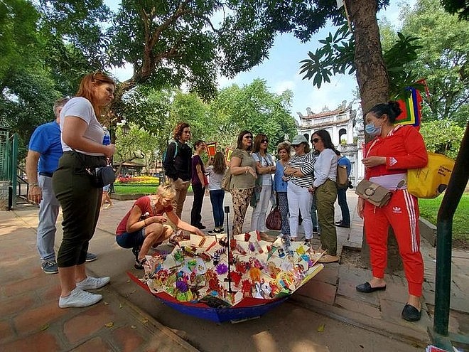 Foreign visitors at the Temple of Literature (Photo: VNA) Foreign visitors at the Temple of Literature (Photo: VNA)