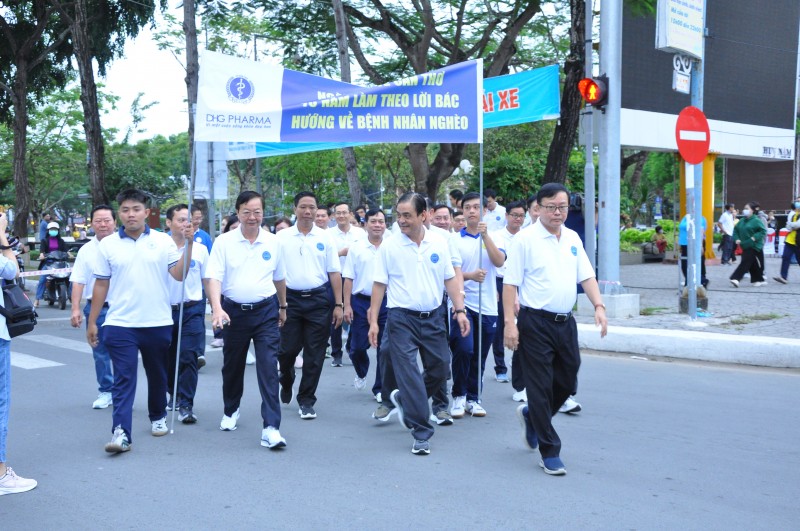Lan tỏa thông điệp đi bộ hướng về bệnh nhân nghèo tại Cần Thơ Lan tỏa thông điệp đi bộ hướng về bệnh nhân nghèo tại Cần Thơ