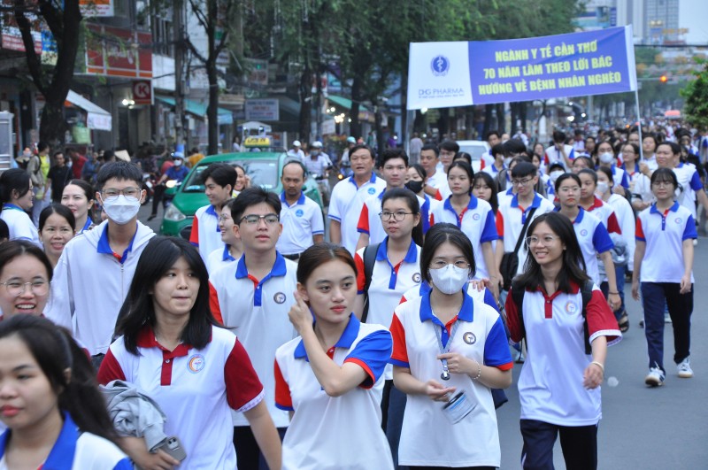 Lan tỏa thông điệp đi bộ hướng về bệnh nhân nghèo tại Cần Thơ Lan tỏa thông điệp đi bộ hướng về bệnh nhân nghèo tại Cần Thơ