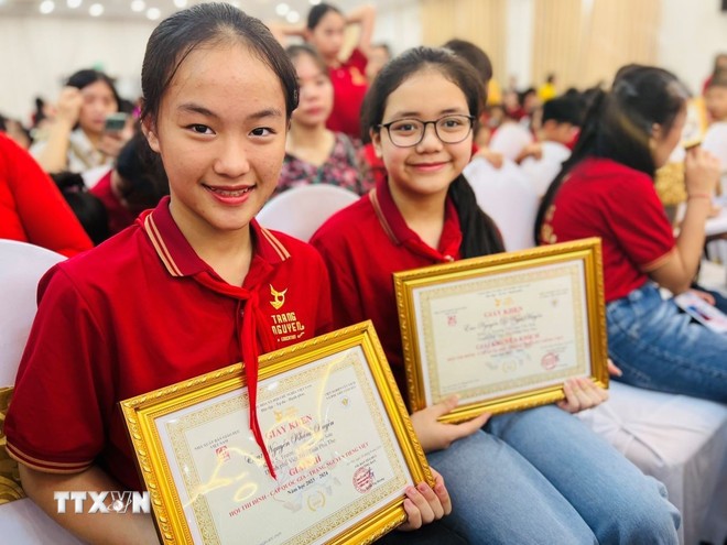 Tiếng Việt - biểu tượng của văn hóa, lịch sử và bản sắc dân tộc Tiếng Việt - biểu tượng của văn hóa, lịch sử và bản sắc dân tộc
