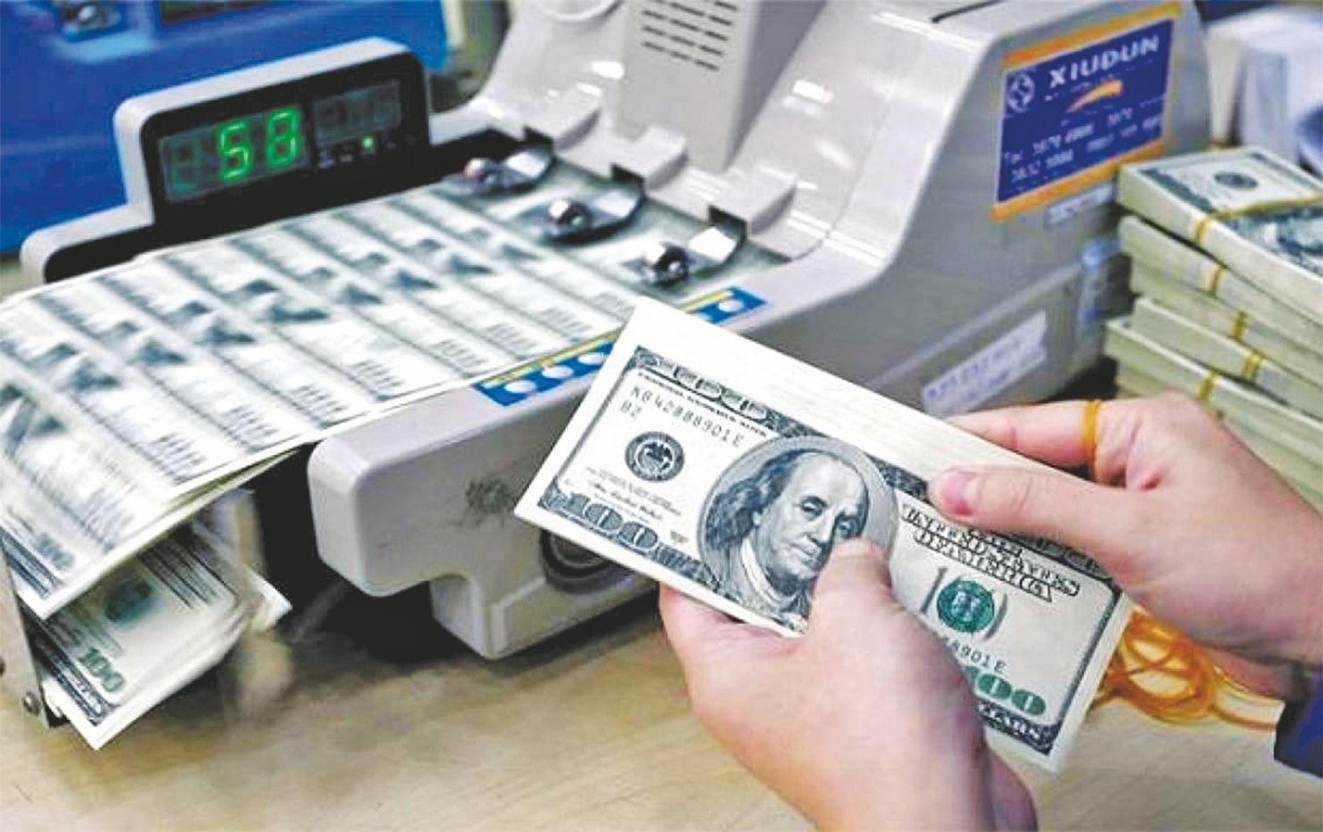 Đồng VND có thể mất 5% năm 2025