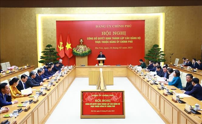 Thủ tướng Phạm Minh Chính trao quyết định thành lập 15 đảng bộ thuộc Đảng ủy Chính phủ Thủ tướng Phạm Minh Chính trao quyết định thành lập 15 đảng bộ thuộc Đảng ủy Chính phủ