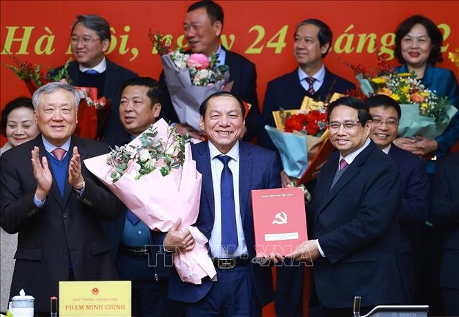 Thủ tướng Phạm Minh Chính trao quyết định thành lập 15 đảng bộ thuộc Đảng ủy Chính phủ Thủ tướng Phạm Minh Chính trao quyết định thành lập 15 đảng bộ thuộc Đảng ủy Chính phủ
