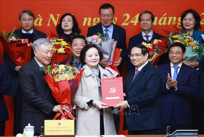 Thủ tướng Phạm Minh Chính trao quyết định thành lập 15 đảng bộ thuộc Đảng ủy Chính phủ Thủ tướng Phạm Minh Chính trao quyết định thành lập 15 đảng bộ thuộc Đảng ủy Chính phủ