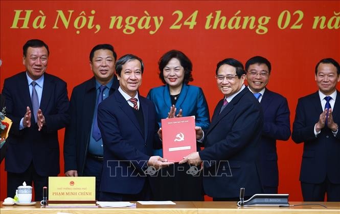 Thủ tướng Phạm Minh Chính trao quyết định thành lập 15 đảng bộ thuộc Đảng ủy Chính phủ Thủ tướng Phạm Minh Chính trao quyết định thành lập 15 đảng bộ thuộc Đảng ủy Chính phủ