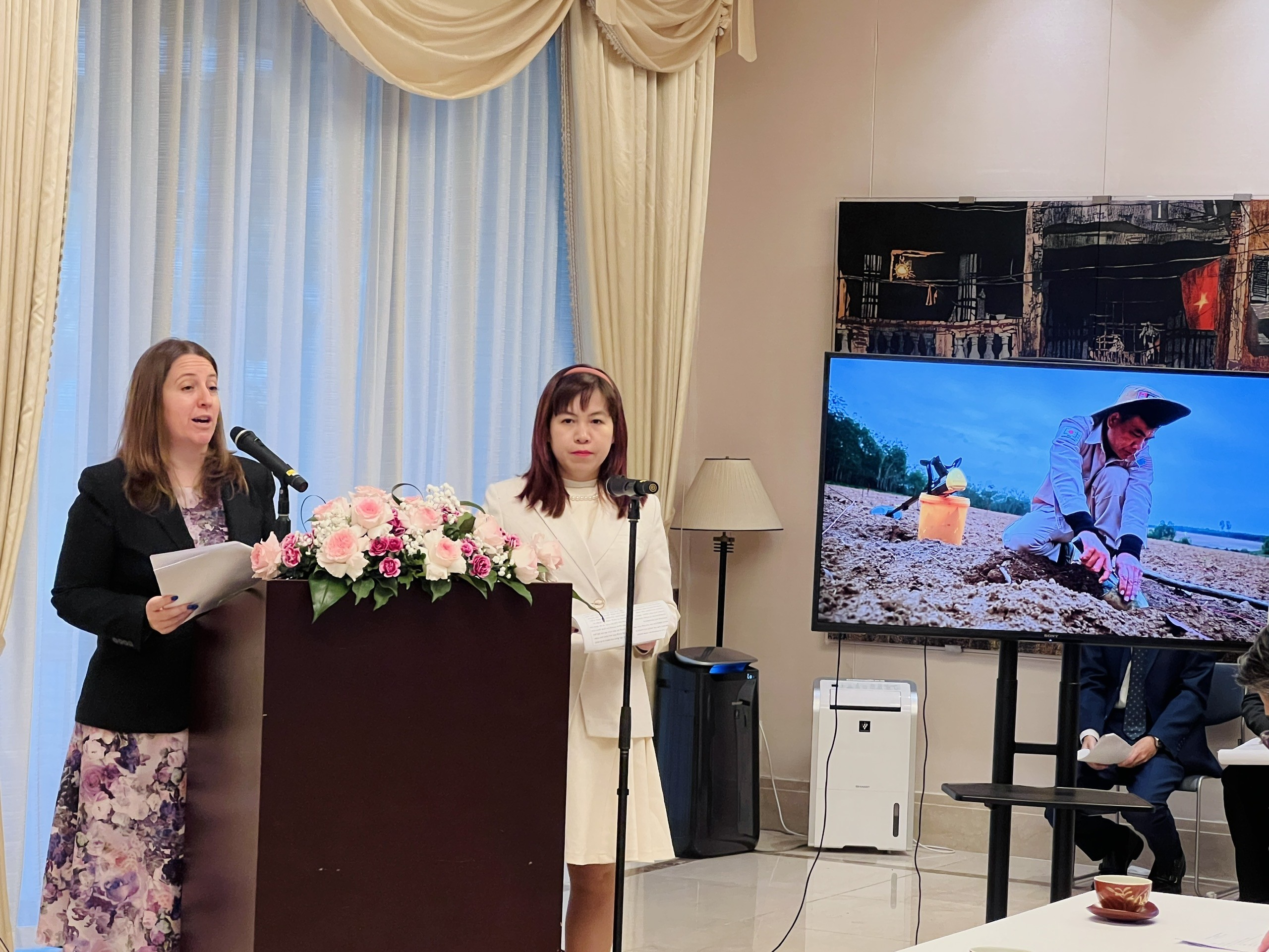 Nhật Bản viện trợ gần 16 tỷ đồng cho hoạt động rà phá bom mìn và xây dựng phòng học tại Việt Nam Nhật Bản viện trợ gần 16 tỷ đồng cho hoạt động rà phá bom mìn và xây dựng phòng học tại Việt Nam
