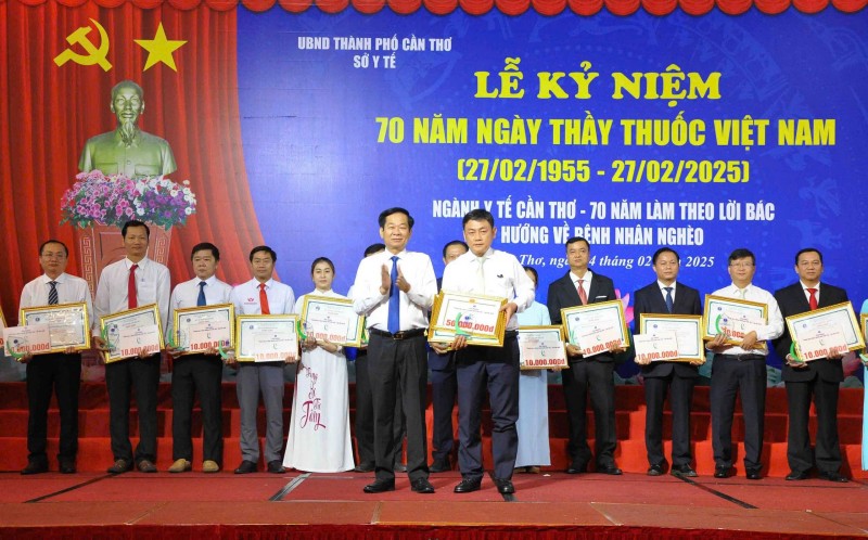 Lần đầu tiên TP Cần Thơ trao giải thưởng “Thành tựu y khoa” Lần đầu tiên TP Cần Thơ trao giải thưởng “Thành tựu y khoa”
