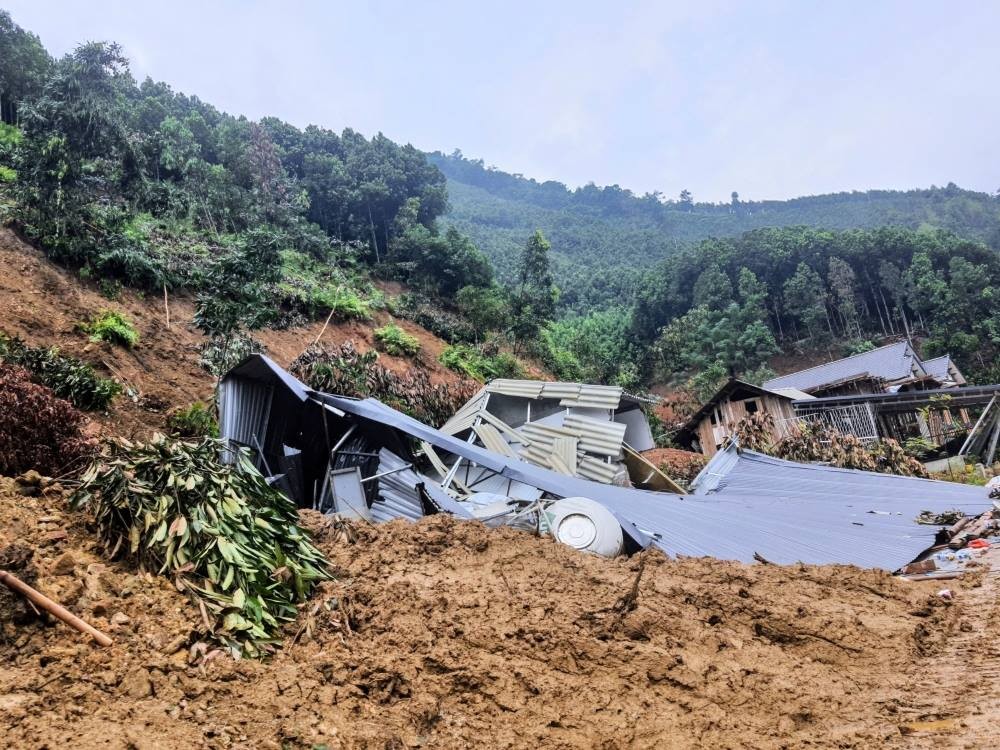 Nhiều ngôi nhà ở Lào Cai bị sập đổ hoàn toàn do bão số 3 và hoàn lưu bão. (Ảnh: laocai.gov.vn) Nhiều ngôi nhà ở Lào Cai bị sập đổ hoàn toàn do bão số 3 và hoàn lưu bão. (Ảnh: laocai.gov.vn)