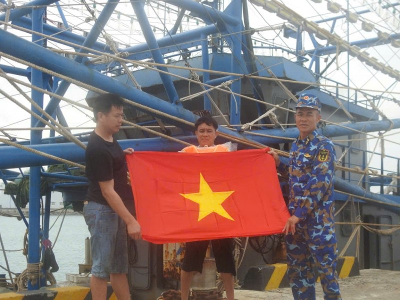 Khắc phục thành công sự cố tời lưới cho tàu cá ngư dân Khắc phục thành công sự cố tời lưới cho tàu cá ngư dân
