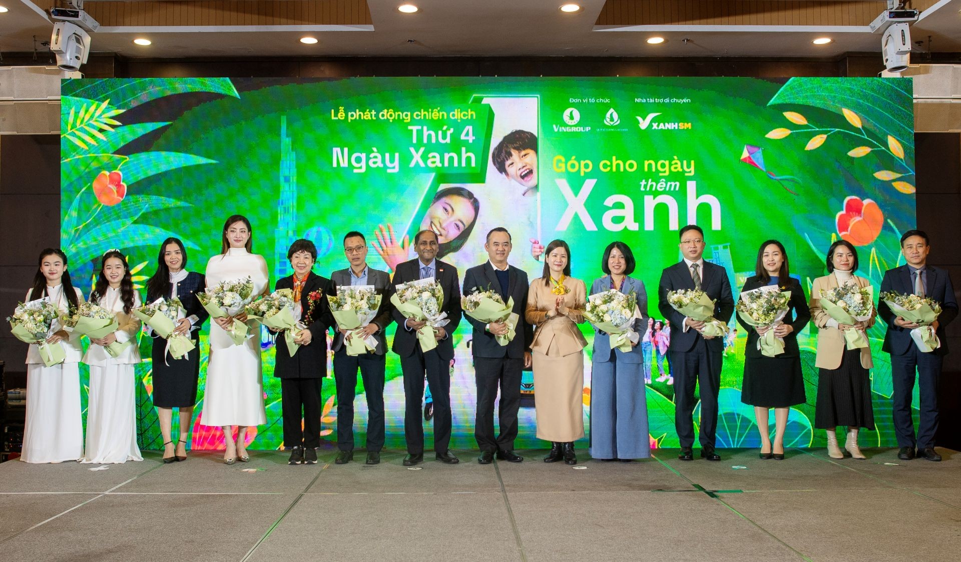 Vingroup phát động chiến dịch “Thứ 4 ngày xanh” - Tiên phong sống xanh bền vững Vingroup phát động chiến dịch “Thứ 4 ngày xanh” - Tiên phong sống xanh bền vững