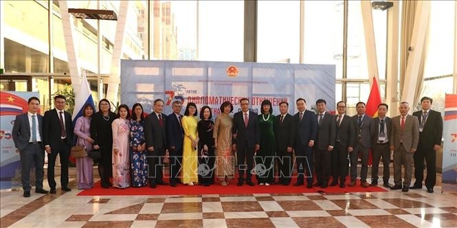 Lễ kỷ niệm 75 năm ngày thiết lập quan hệ ngoại giao giữa Việt Nam và LB Nga Lễ kỷ niệm 75 năm ngày thiết lập quan hệ ngoại giao giữa Việt Nam và LB Nga