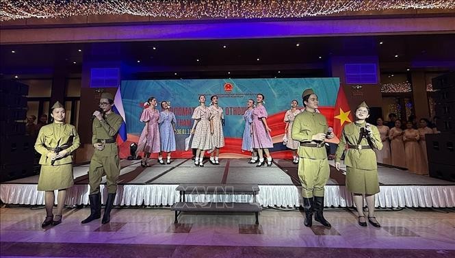 Lễ kỷ niệm 75 năm ngày thiết lập quan hệ ngoại giao giữa Việt Nam và LB Nga Lễ kỷ niệm 75 năm ngày thiết lập quan hệ ngoại giao giữa Việt Nam và LB Nga