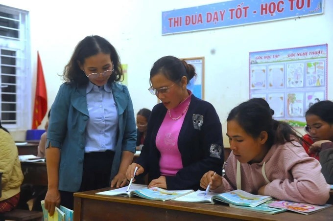 Xóa mù chữ - Khi tri thức mở lối thoát nghèo Xóa mù chữ - Tri thức mở lối thoát nghèo