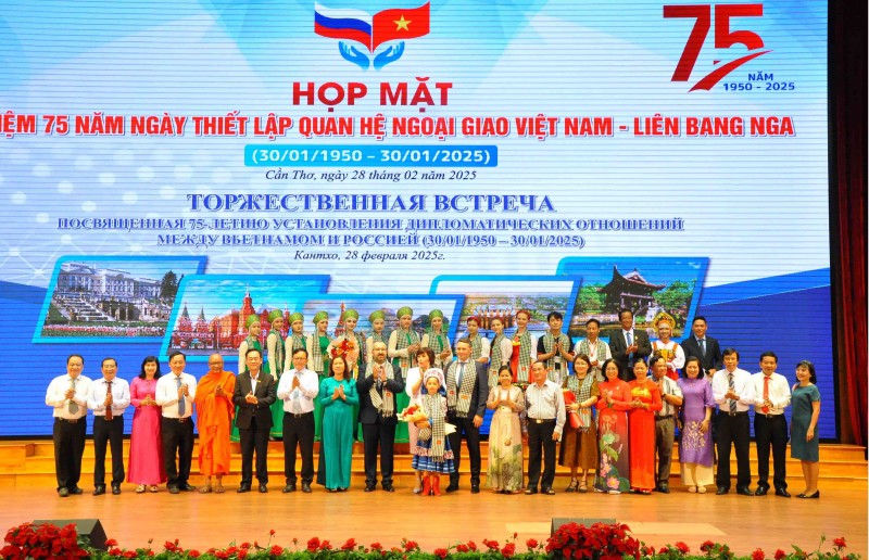 Cần Thơ kỷ niệm 75 năm thiết lập quan hệ ngoại giao Việt Nam - Liên bang Nga