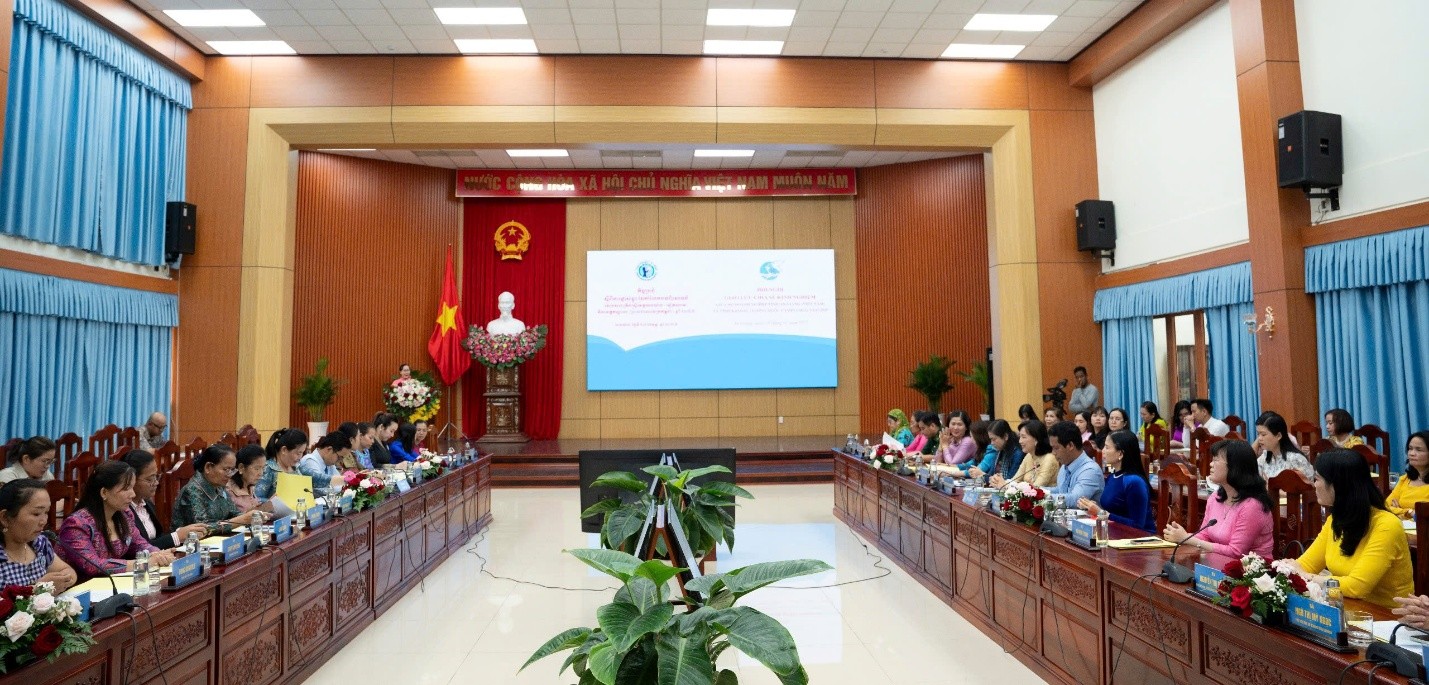 Giao lưu nữ doanh nhân tỉnh An Giang (Việt Nam) và tỉnh Kandal (Vương quốc Campuchia) Giao lưu nữ doanh nhân tỉnh An Giang (Việt Nam) và tỉnh Kandal (Vương quốc Campuchia)