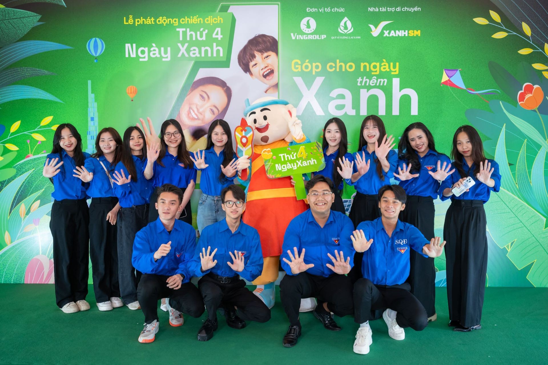 Để hưởng ứng chiến dịch “Thứ 4 Ngày Xanh”, mỗi thứ 4 hàng tuần, Xanh SM sẽ tặng khách hàng ưu đãi 12% tối đa 2.050.000 đồng, áp dụng cho các chuyến xe taxi Xanh trên toàn quốc. Để hưởng ứng chiến dịch “Thứ 4 Ngày Xanh”, mỗi thứ 4 hàng tuần, Xanh SM sẽ tặng khách hàng ưu đãi 12% tối đa 2.050.000 đồng, áp dụng cho các chuyến xe taxi Xanh trên toàn quốc.