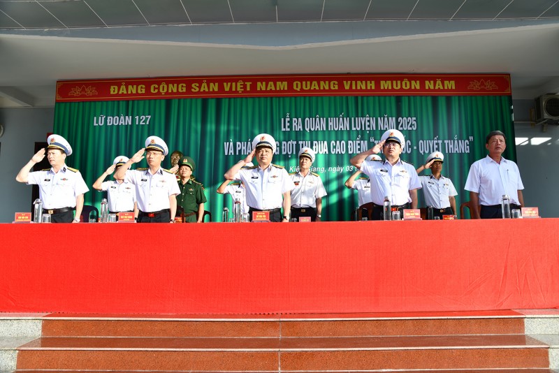 Lữ đoàn 127: lấy nhiệm vụ bảo vệ chủ quyền biển, đảo của Tổ quốc làm mục tiêu huấn luyện Lữ đoàn 127: lấy nhiệm vụ bảo vệ chủ quyền biển, đảo của Tổ quốc làm mục tiêu huấn luyện