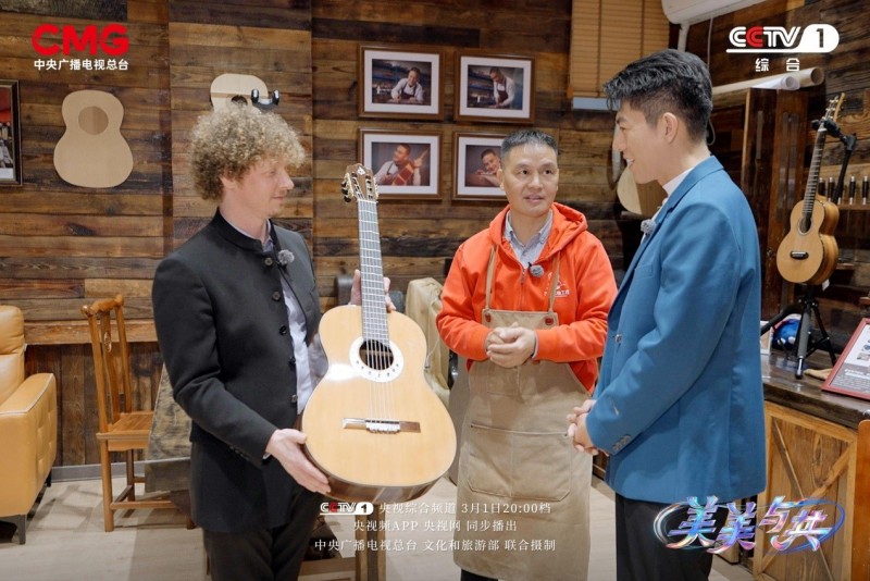 Chương trình “Vẻ đẹp đa dạng” giới thiệu cây đàn guitar bằng tre đầu tiên trên thế giới Chương trình “Vẻ đẹp đa dạng” giới thiệu cây đàn guitar bằng tre đầu tiên trên thế giới