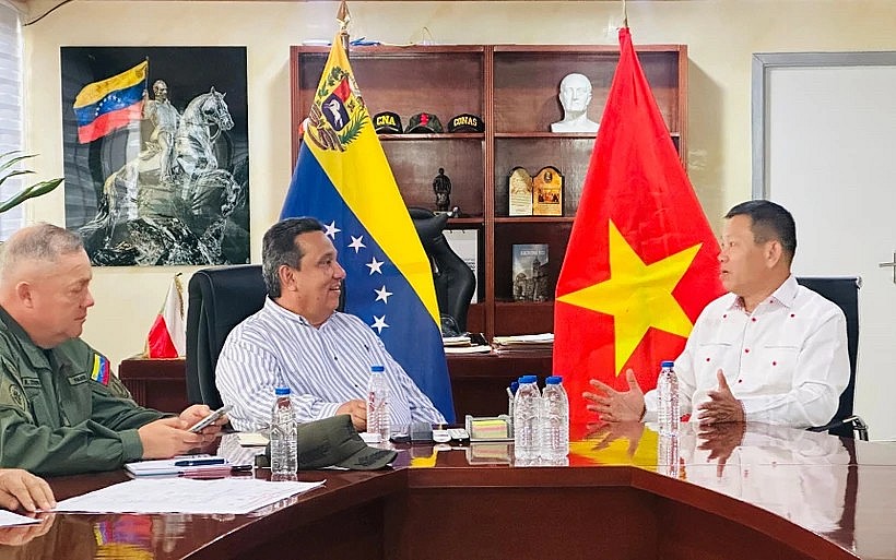 Vietnamese Ambassador to Venezuela Vu Trung My (R) meets with Governor of Trujillo State Gerardo Marquez. (Photo: VNA) Vietnamese Ambassador to Venezuela Vu Trung My (R) meets with Governor of Trujillo State Gerardo Marquez. (Photo: VNA)