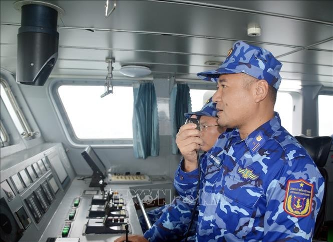 The Vietnam Coast Guard requests fisshing vessel to strictly comply with regulations on illegal, unreported, and unregulated (IUU) fishing. (Photo: VNA)